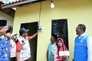 Tingkatkan Kesejahteraan Masyarakat, Bupati Sumenep Serahkan Bantuan RTLH pada Penerima