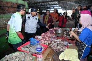 Bupati Sumenep Kunjungi Pasar Anom, Pastikan Stok Aman dan Stabil Jelang Ramadan