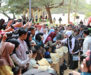 Semarak Hari Jadi ke-81 Jatim, Gubernur Hadirkan Beragam Bantuan Sosial di Sumenep
